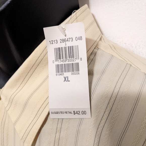 Haggar Men's Butter Yellow Shirt Short Sleeves Size XL NWT - Picture 2 of 3